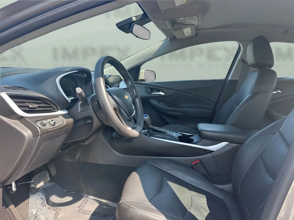 Used 2017 Gray Chevrolet LT image 9