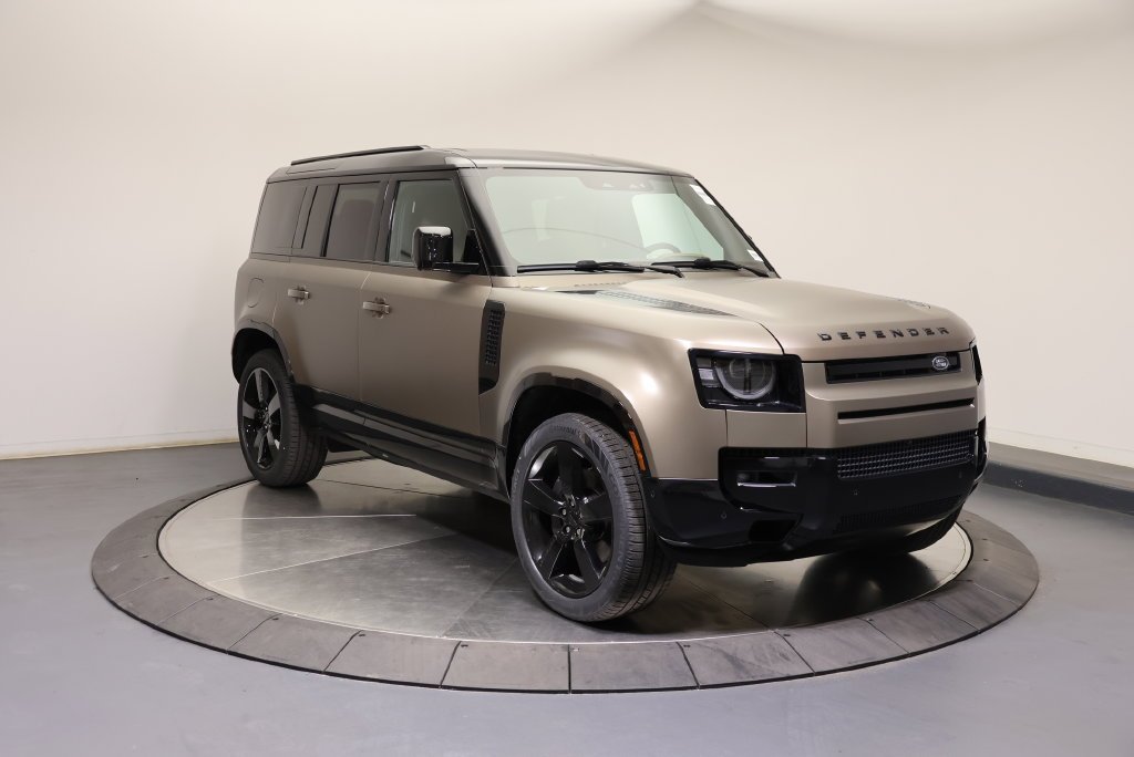 New 2026 Gondwana Stone Metallic Land Rover X-Dynamic SE image 7