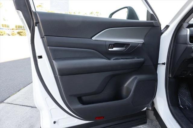 Certified Used 2026 WIND CHILL PEARL Toyota  image 13