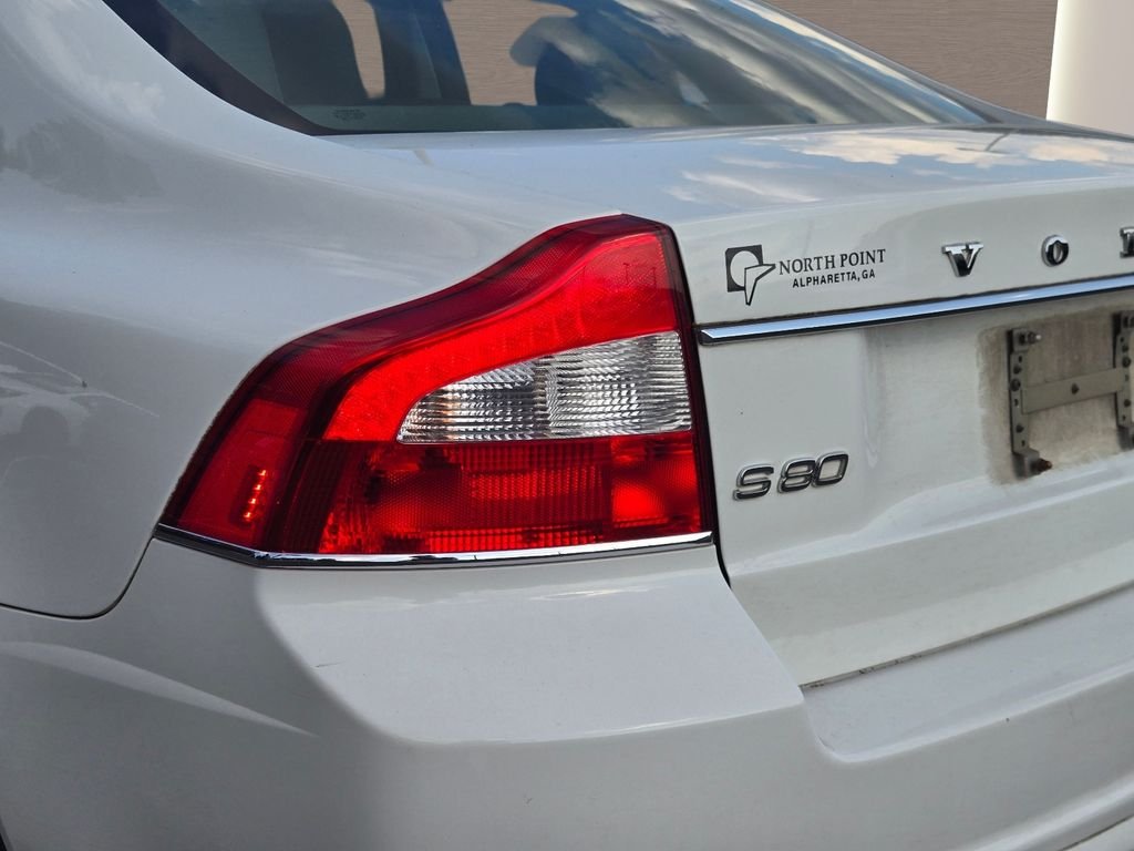 Used 2012 White Volvo 3.2 image 9