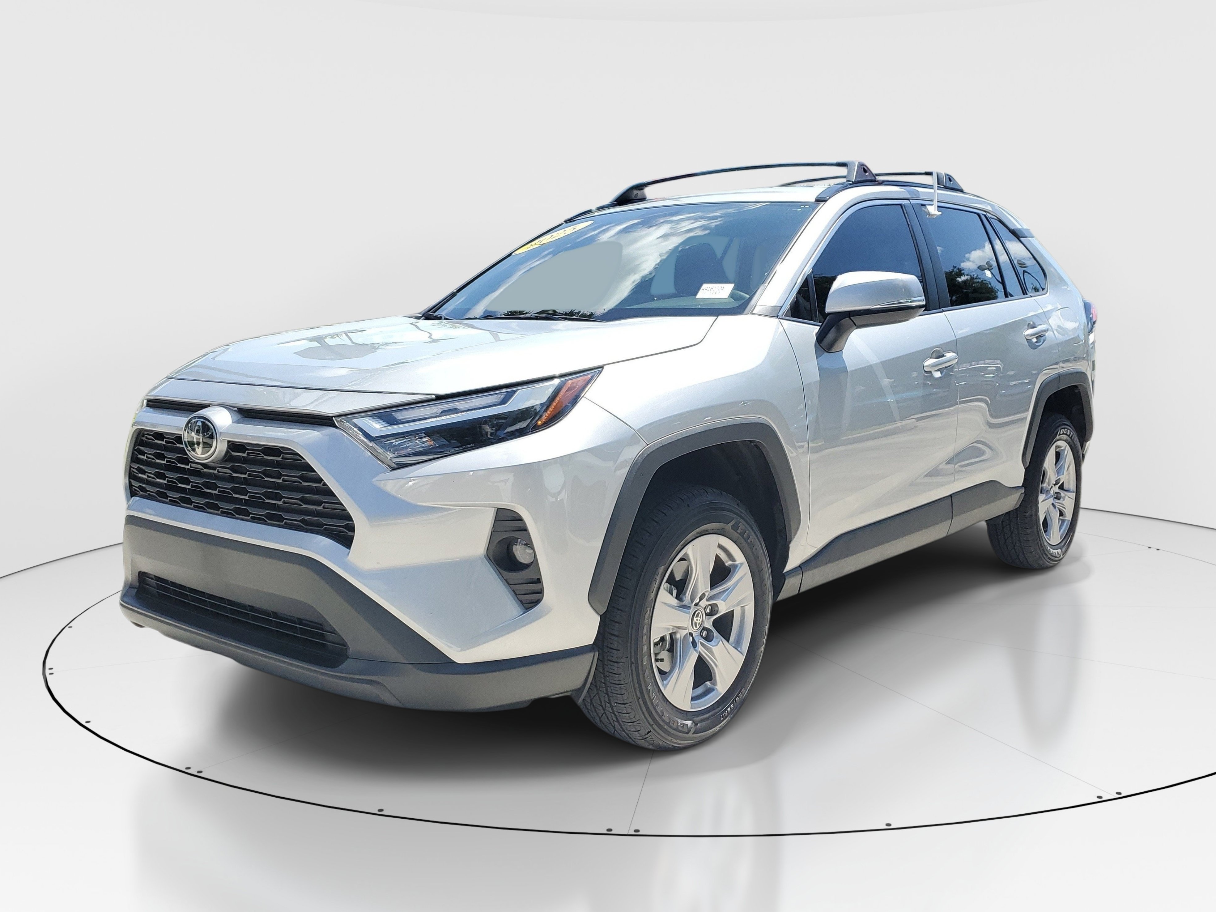 Used 2025 Silver Sky Metallic Toyota XLE image 3