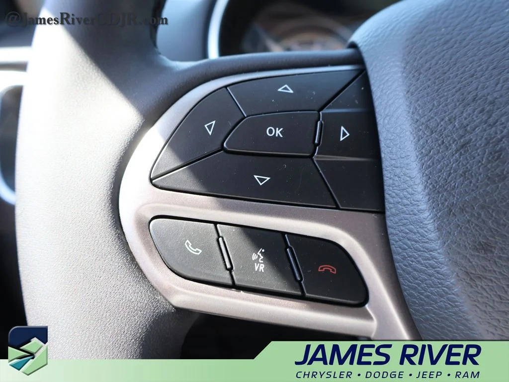 Used 2021 Silver Jeep Latitude Lux image 25