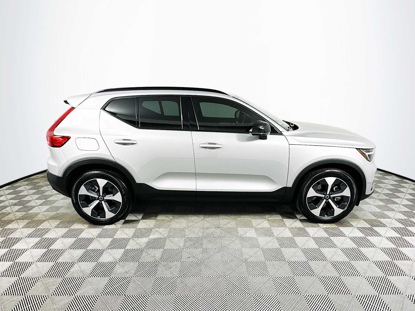 2025 Volvo XC40 Plus - Photo 8