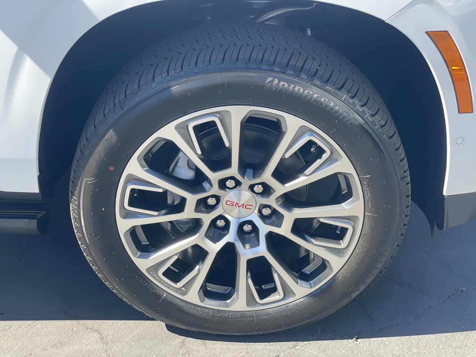 2026 GMC Yukon Denali - Photo 30