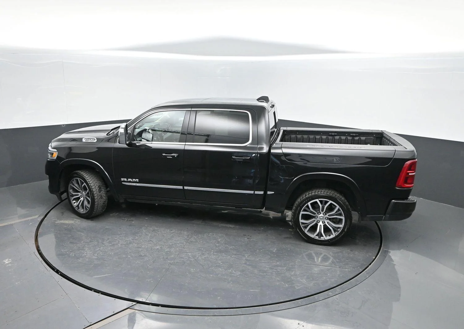 Used 2025 Diamond Black Crystal Pearlcoat Ram Tungsten image 40
