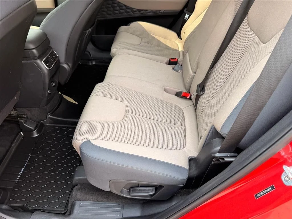Used 2022 Red Hyundai SE image 10