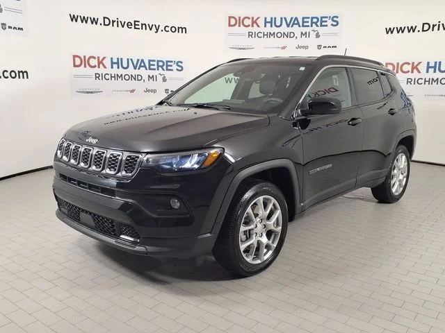 2024 Jeep Compass Latitude Lux 4X4's photo