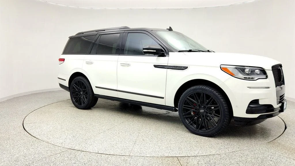 Used 2024 Pristine White Metallic Tri-Coat Lincoln Black Label 4x4 image 3