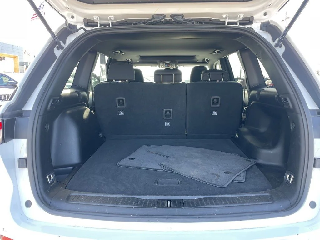 Used 2024 White Jeep Laredo X image 30