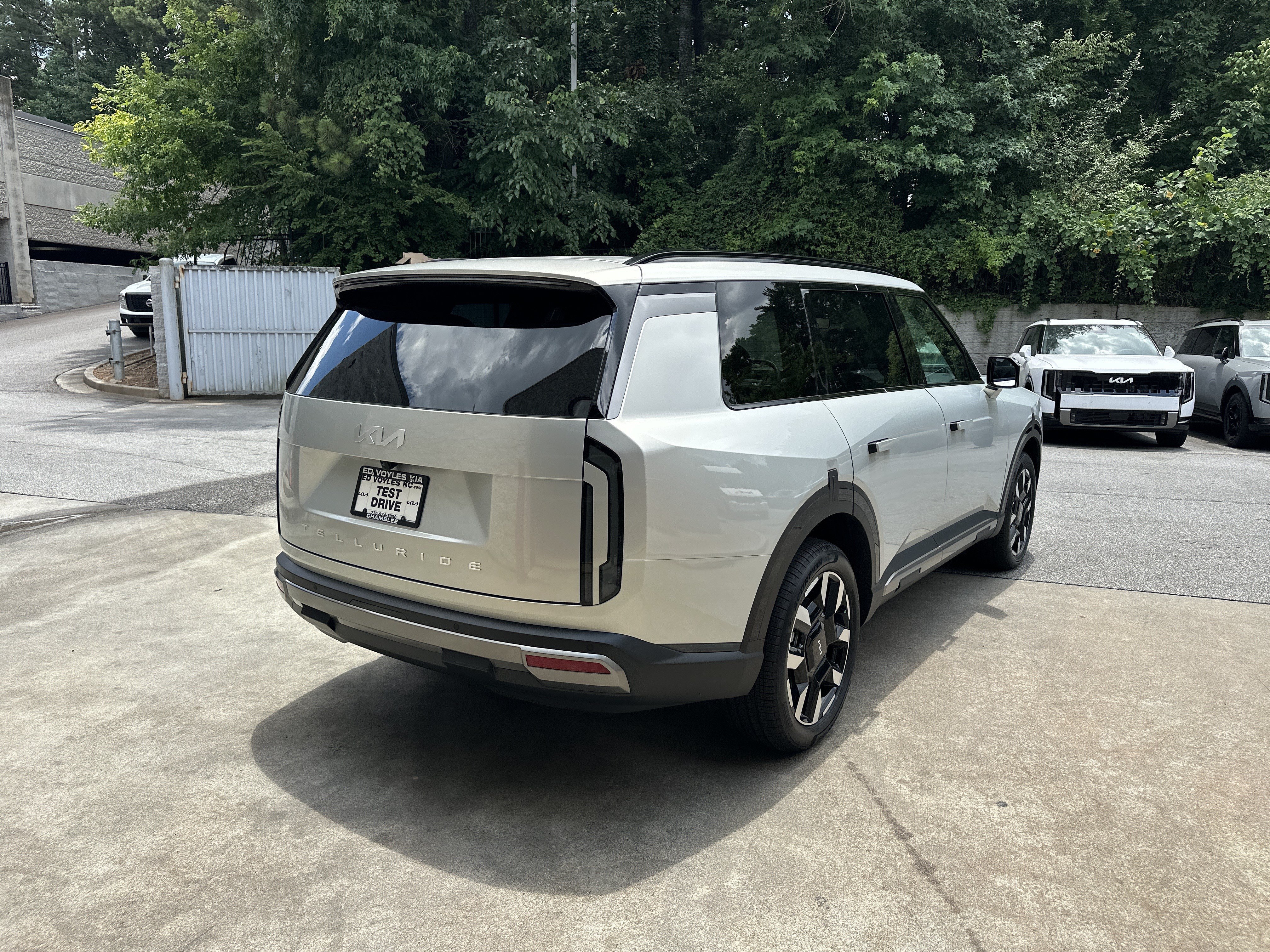 New 2027 Ivory Silver Kia S image 6