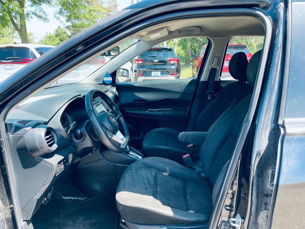 Used 2021 Black Nissan S image 11