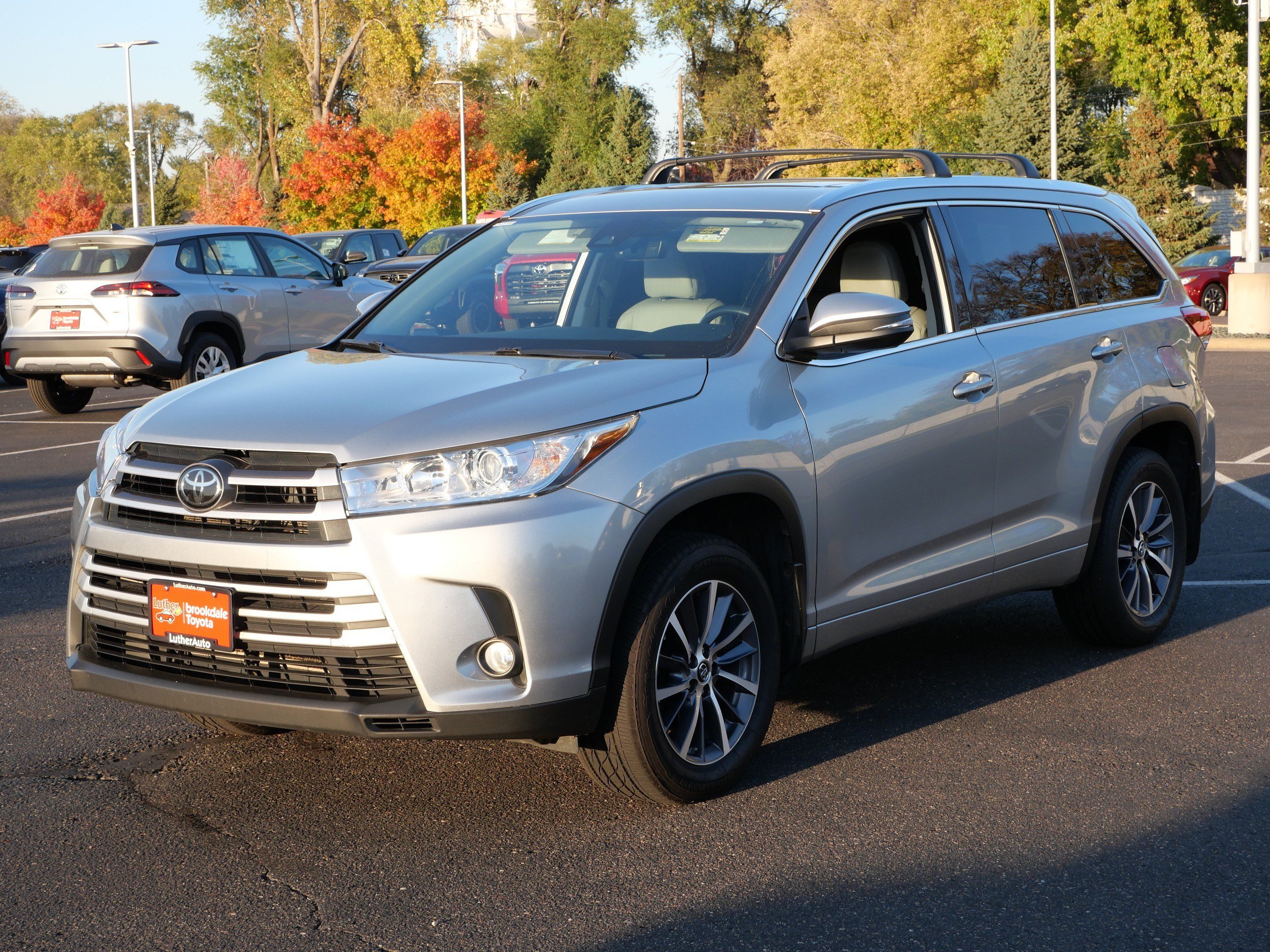 Certified Used 2018 CELESTIAL SILVER METALLIC Toyota XLE image 2