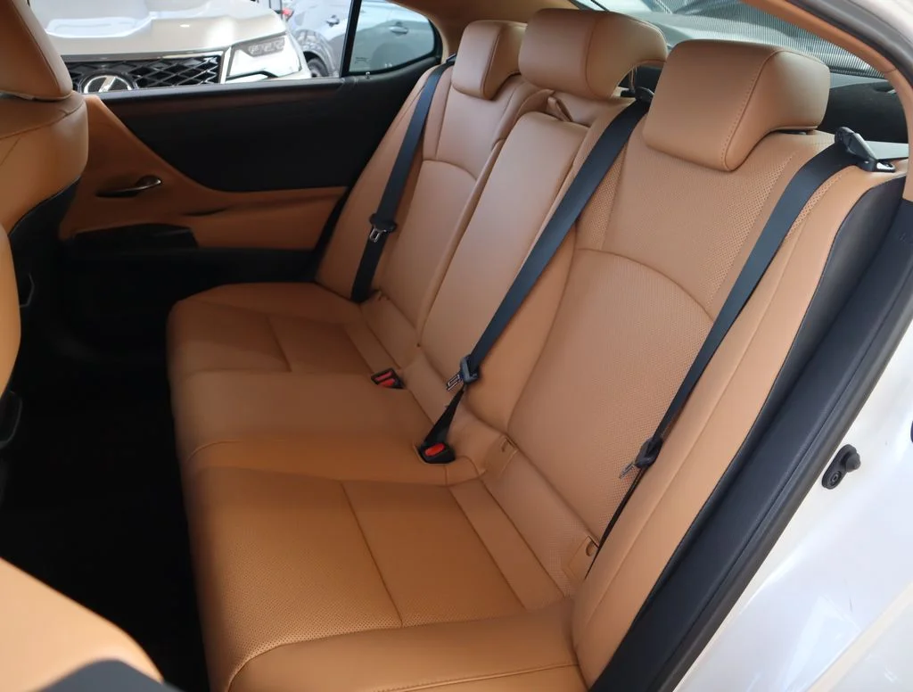 Used 2023 White Lexus 350 image 30
