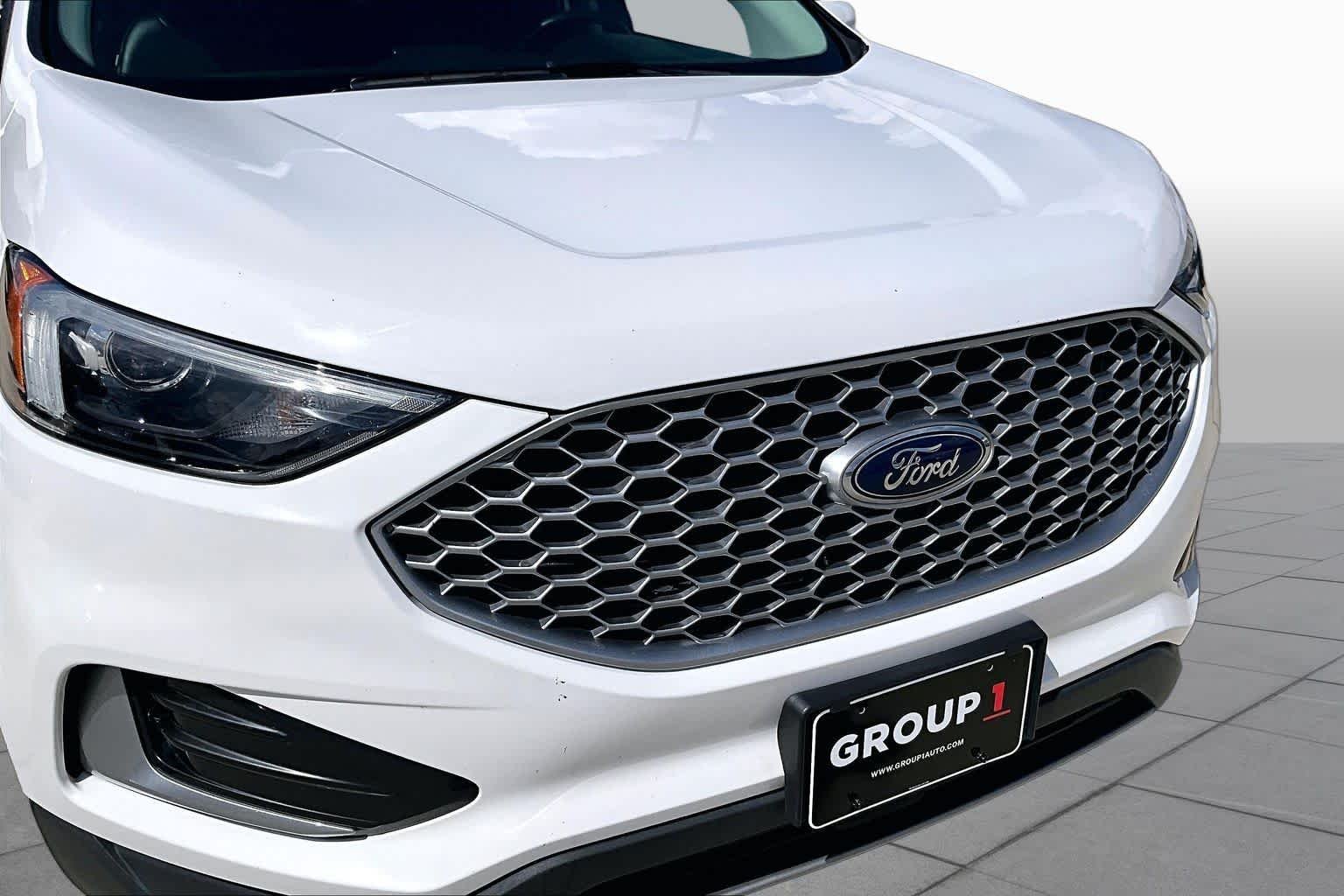Used 2023 Oxford White Ford SEL image 28