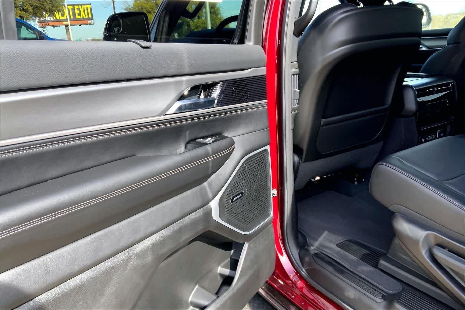 New 2026 Velvet Red Pearl-Coat Exterior Paint Jeep Limited Altitude image 18