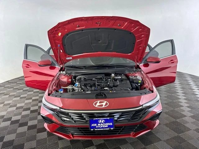 Used 2025 Red Hyundai SEL Convenience image 14