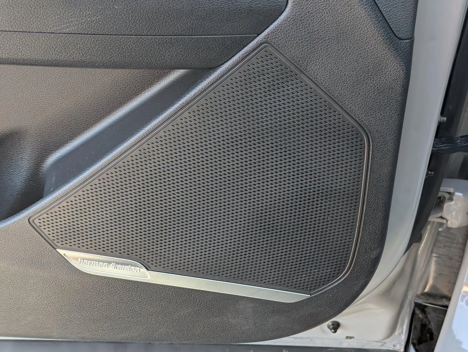 Used 2025 Wolf Gray Kia SX-Prestige image 13