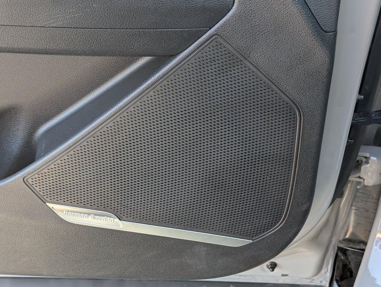 Used 2025 Wolf Gray Kia SX-Prestige image 13