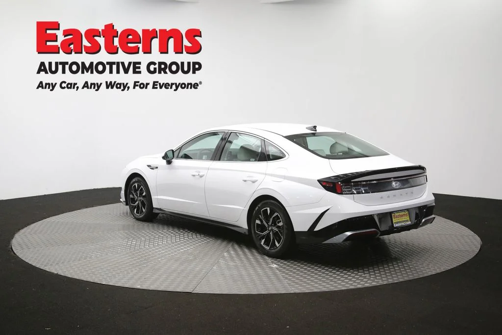 Used 2025 White Hyundai SEL image 64