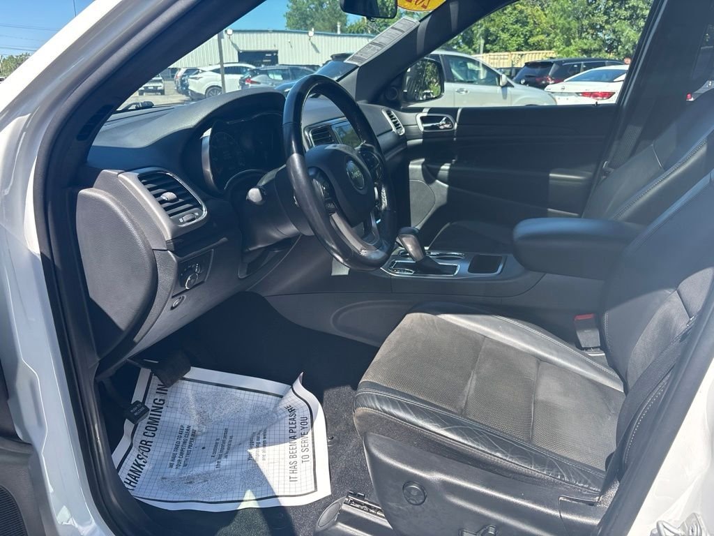 Used 2021 White Jeep Laredo X image 9