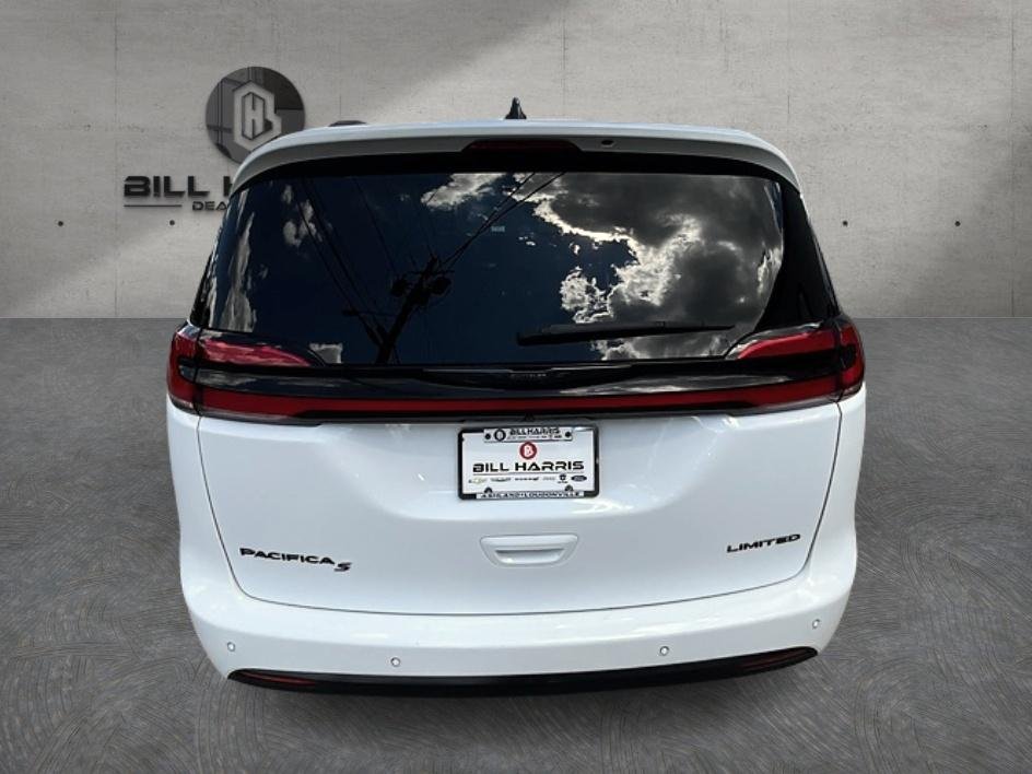 Used 2024 White Chrysler Limited image 6