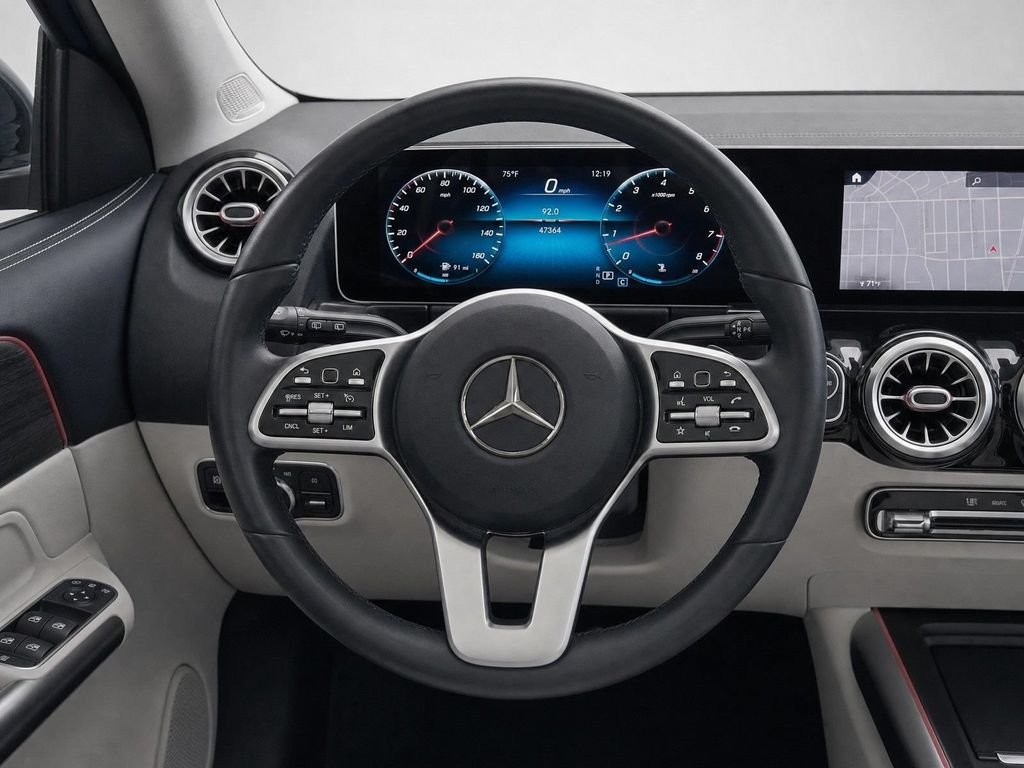 Used 2021  Mercedes-Benz GLA 250 image 32