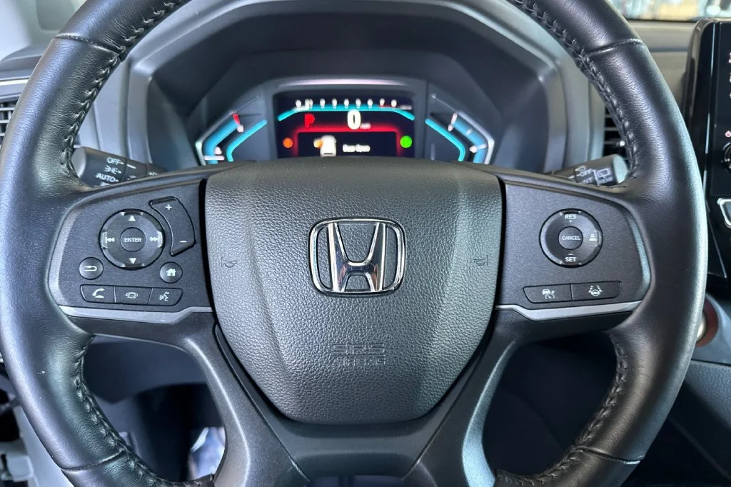 Certified Used 2024 Platinum White Pearl Honda EX-L image 28