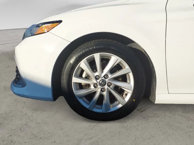 Used 2022 White Toyota LE image 9