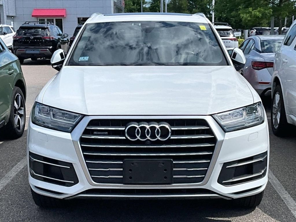 Used 2019 White Audi 45 SE Premium image 2