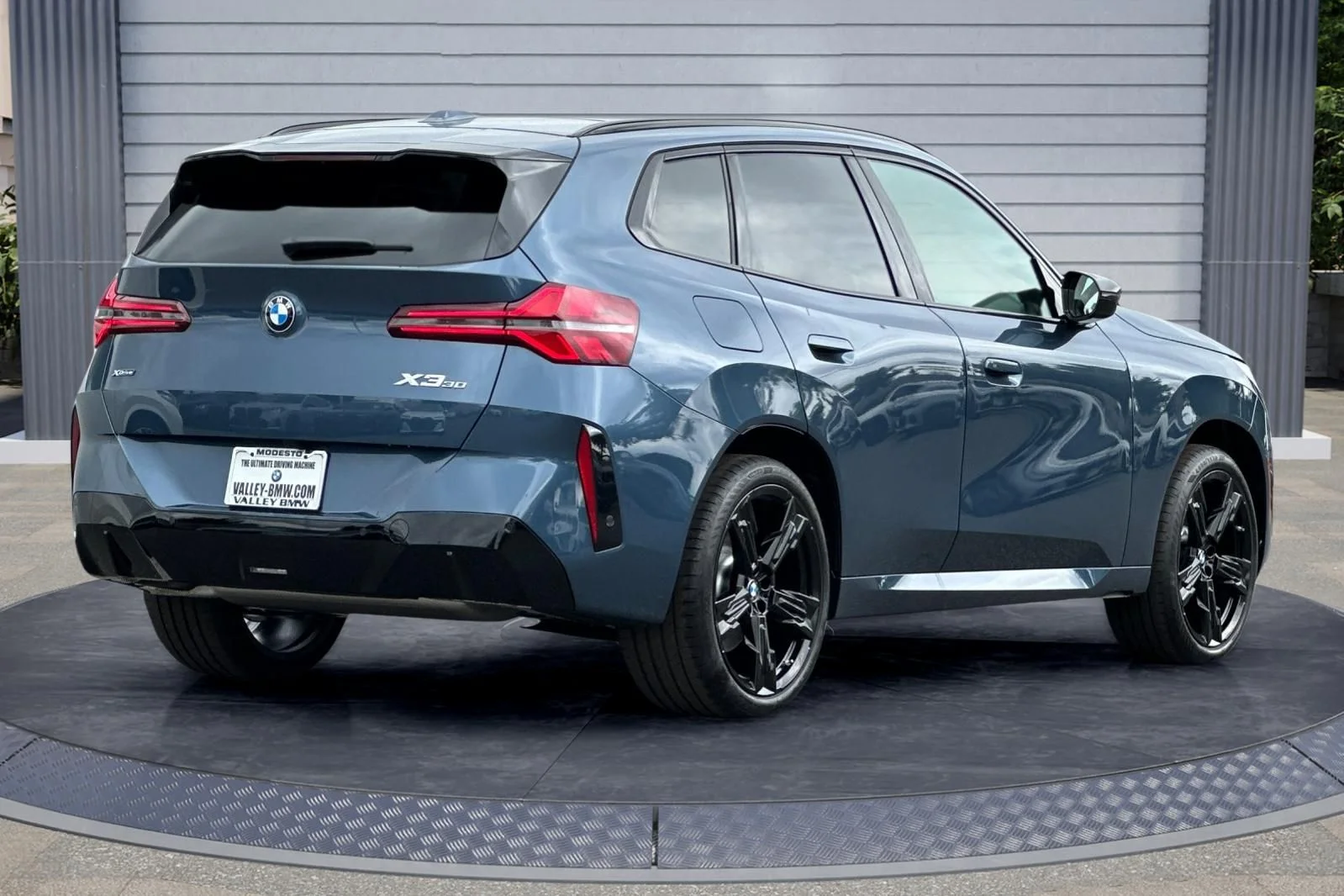 New 2026 Arctic Race Blue metallic BMW 30 xDrive image 4