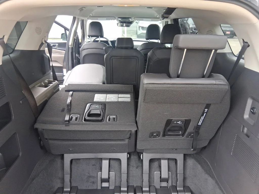 Used 2026 Gray Kia LXS image 21