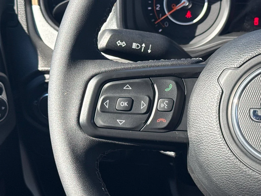 Used 2025 White Jeep Sport S image 13