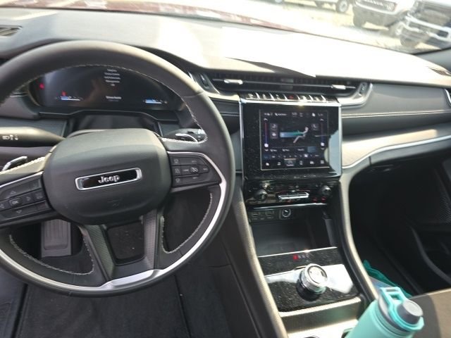 Used 2024 Red Jeep Altitude image 9