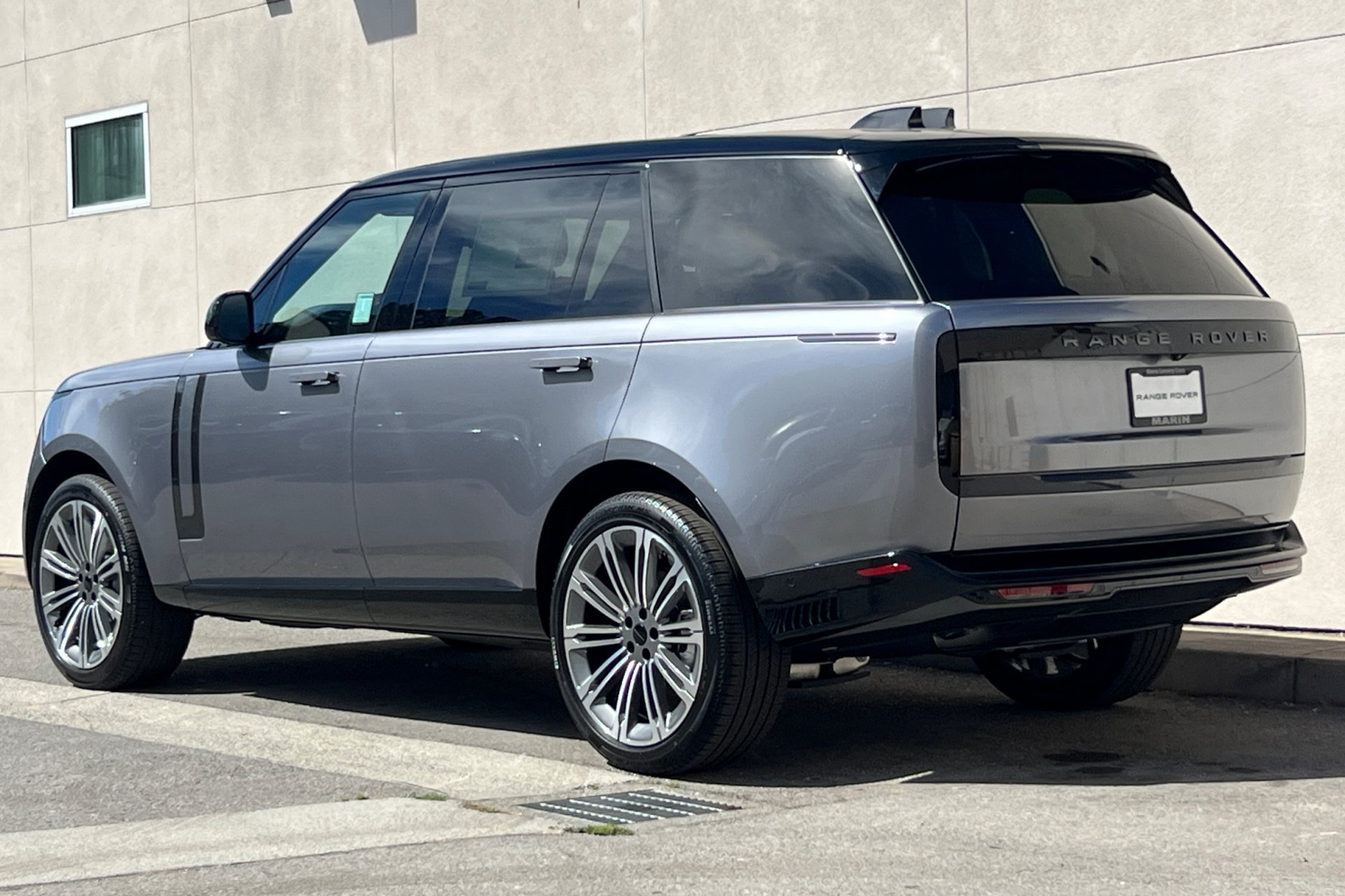 New 2026 Eiger Grey Land Rover SE image 6