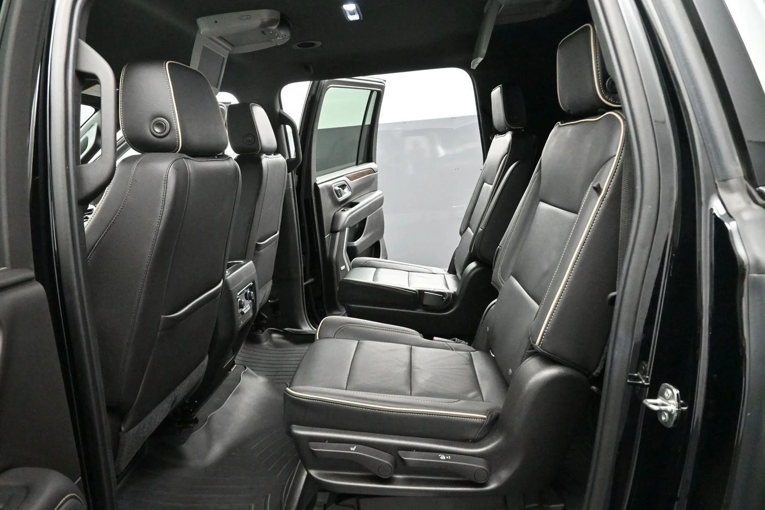 Used 2021 BLACK Chevrolet Premier image 31