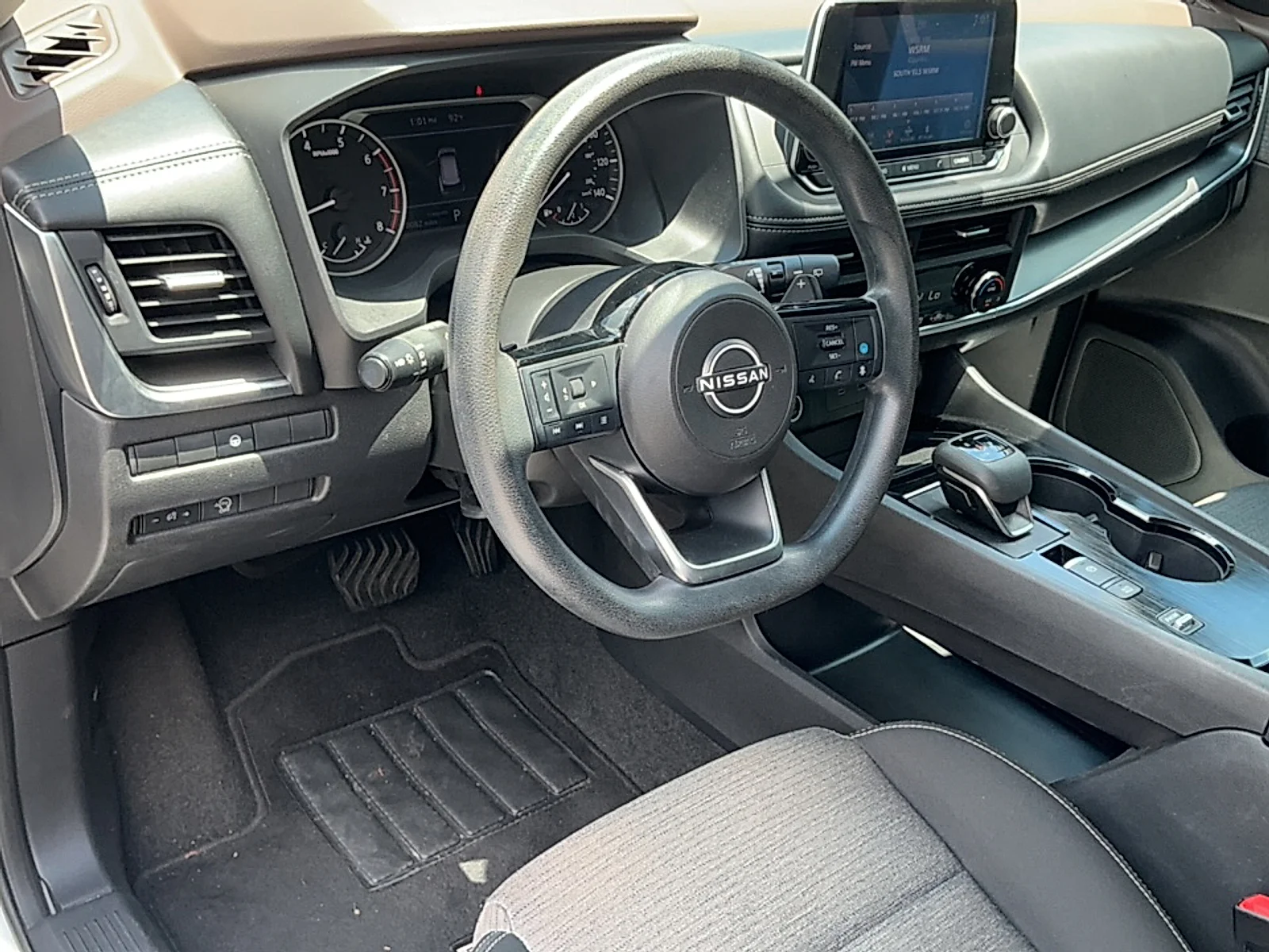 Used 2023  Nissan SV FWD image 7