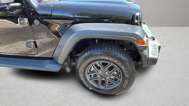 Used 2024 Black Jeep Sport S image 34