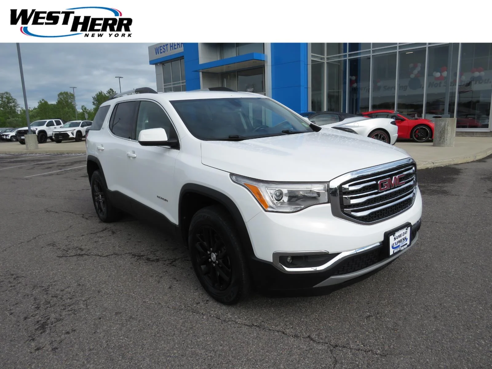 Used 2018 SUMMIT WHITE GMC SLT image 1