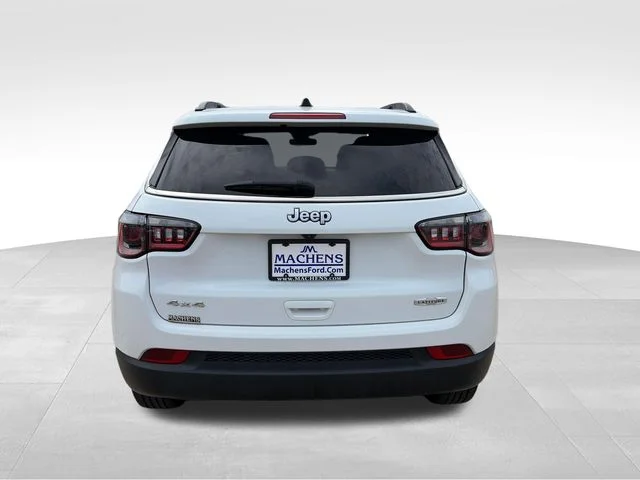 Used 2024 White Jeep Latitude image 7