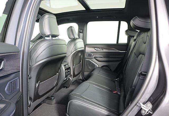 2025 Jeep Grand Cherokee Overland - Photo 9