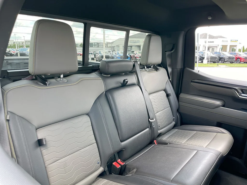 Used 2023 GRAY Chevrolet ZR2 image 28