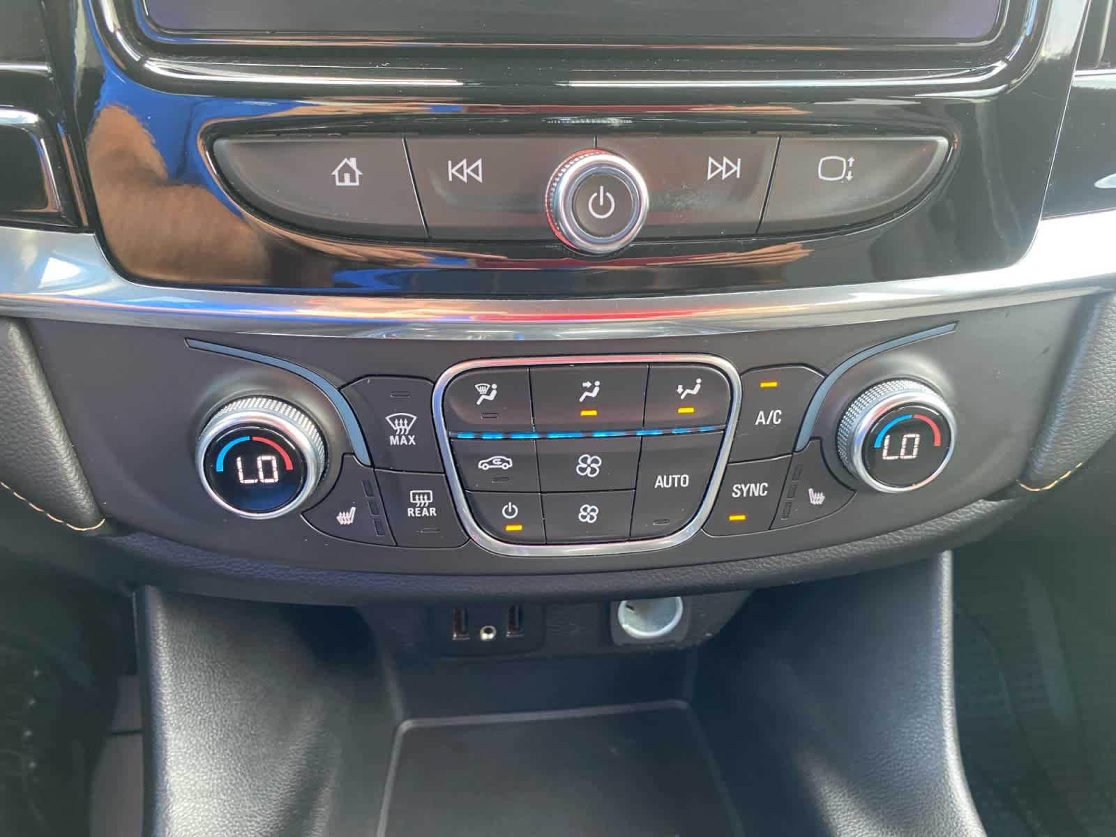 Used 2019 MOSAIC BLACK METALLIC Chevrolet LT Cloth image 28