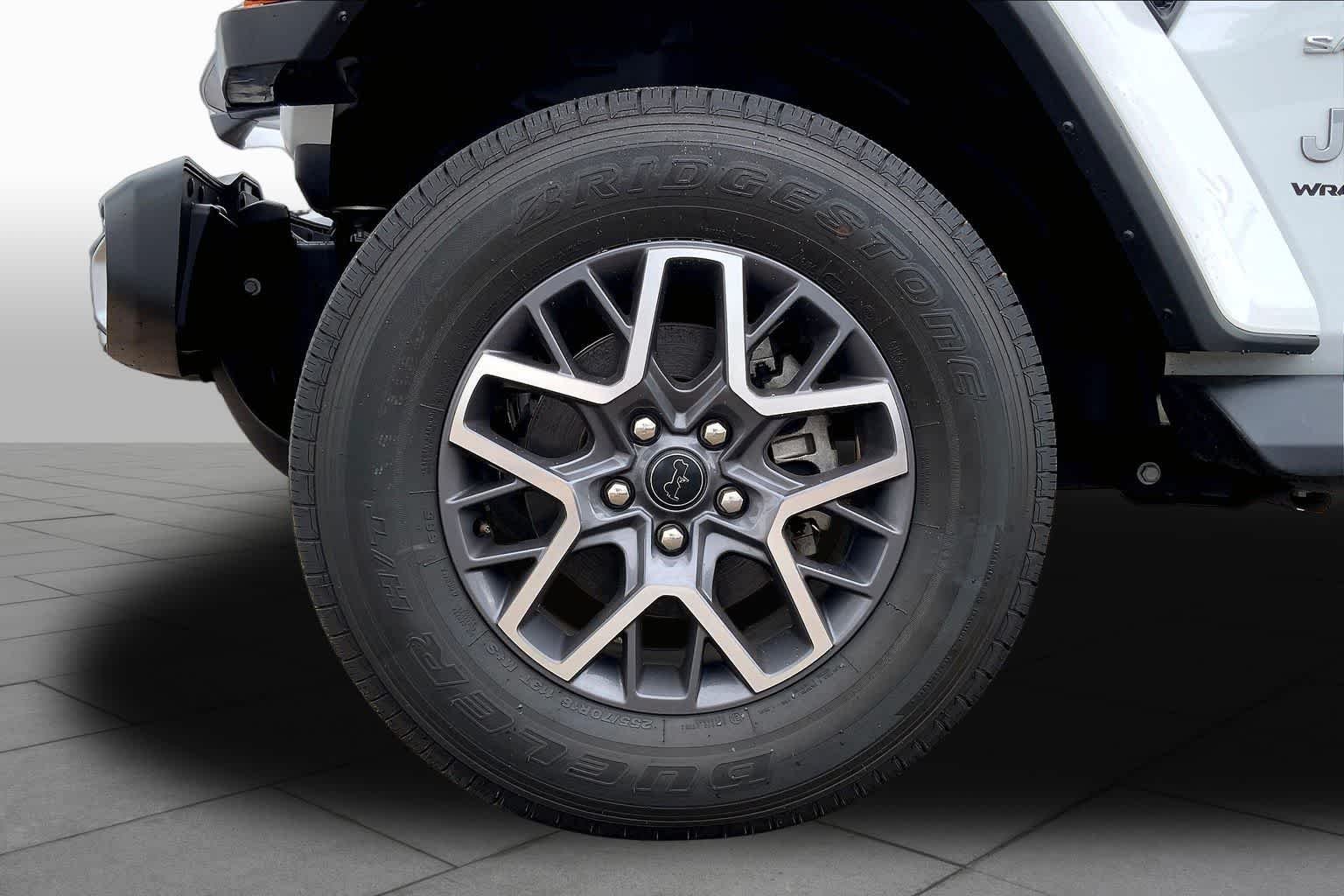 Used 2024 Bright White Clearcoat Jeep Sahara image 11