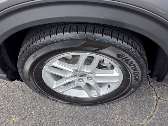 New 2026 Carbonized Gray Metallic Ford Active image 11