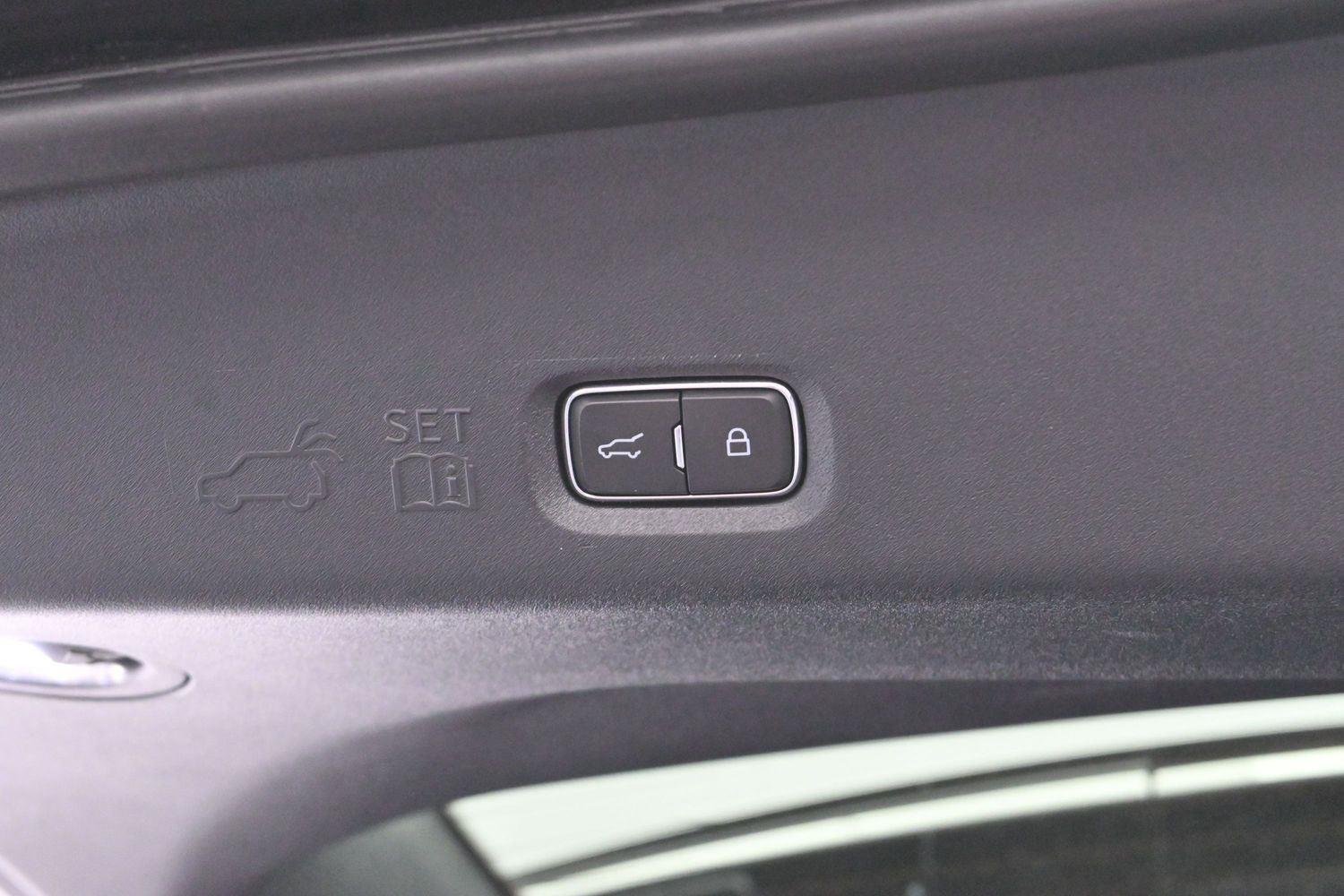 Used 2025 Agate Black Ford Platinum image 14