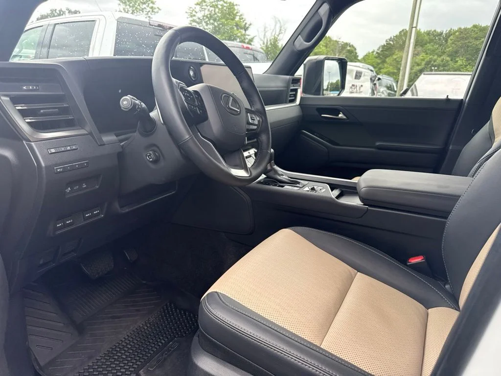 Used 2025 White Lexus 550 Overtrail image 3