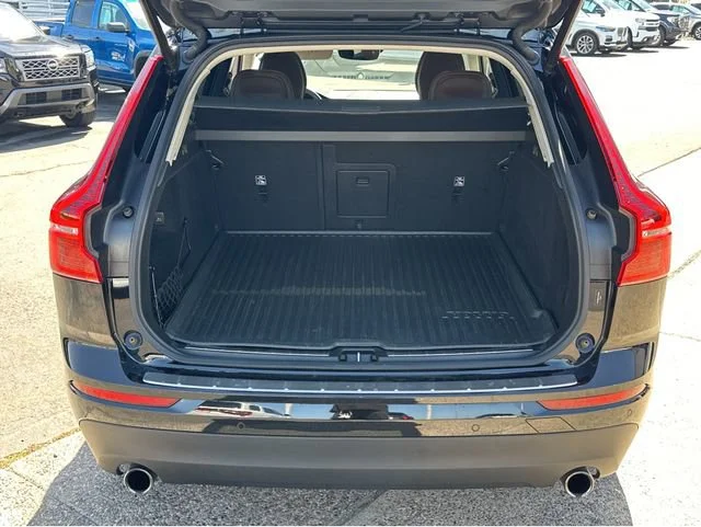 Used 2020 Black Volvo Momentum image 31