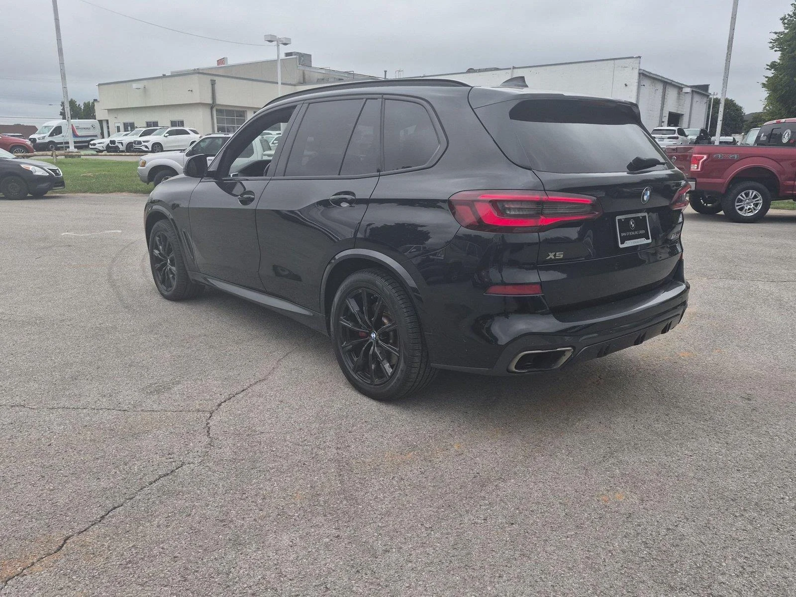 Used 2021 Black Sapphire Metallic BMW M50i image 3