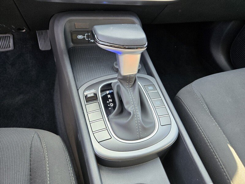 Used 2025 White HYUNDAI SEL FWD image 23