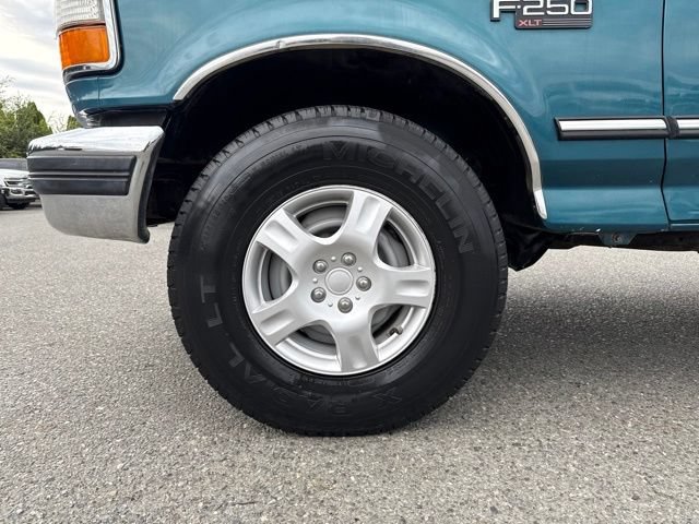 Used 1995 Green Ford XL image 12